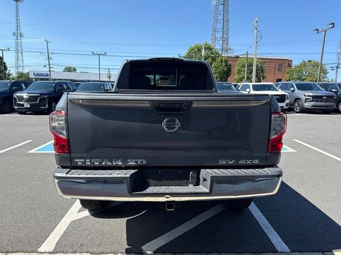 Used 2017 Nissan Titan SV AWD/4WD image 6
