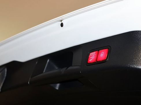 Used 2022 Mercedes-Benz GLB 250 4MATIC image 31