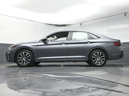 Used 2025 Volkswagen Jetta SE image 35