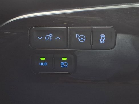 Used 2022 Toyota Prius Limited w/ Premium Convenience Package FWD image 16