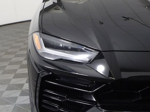 Used 2022 Lamborghini Urus image 17