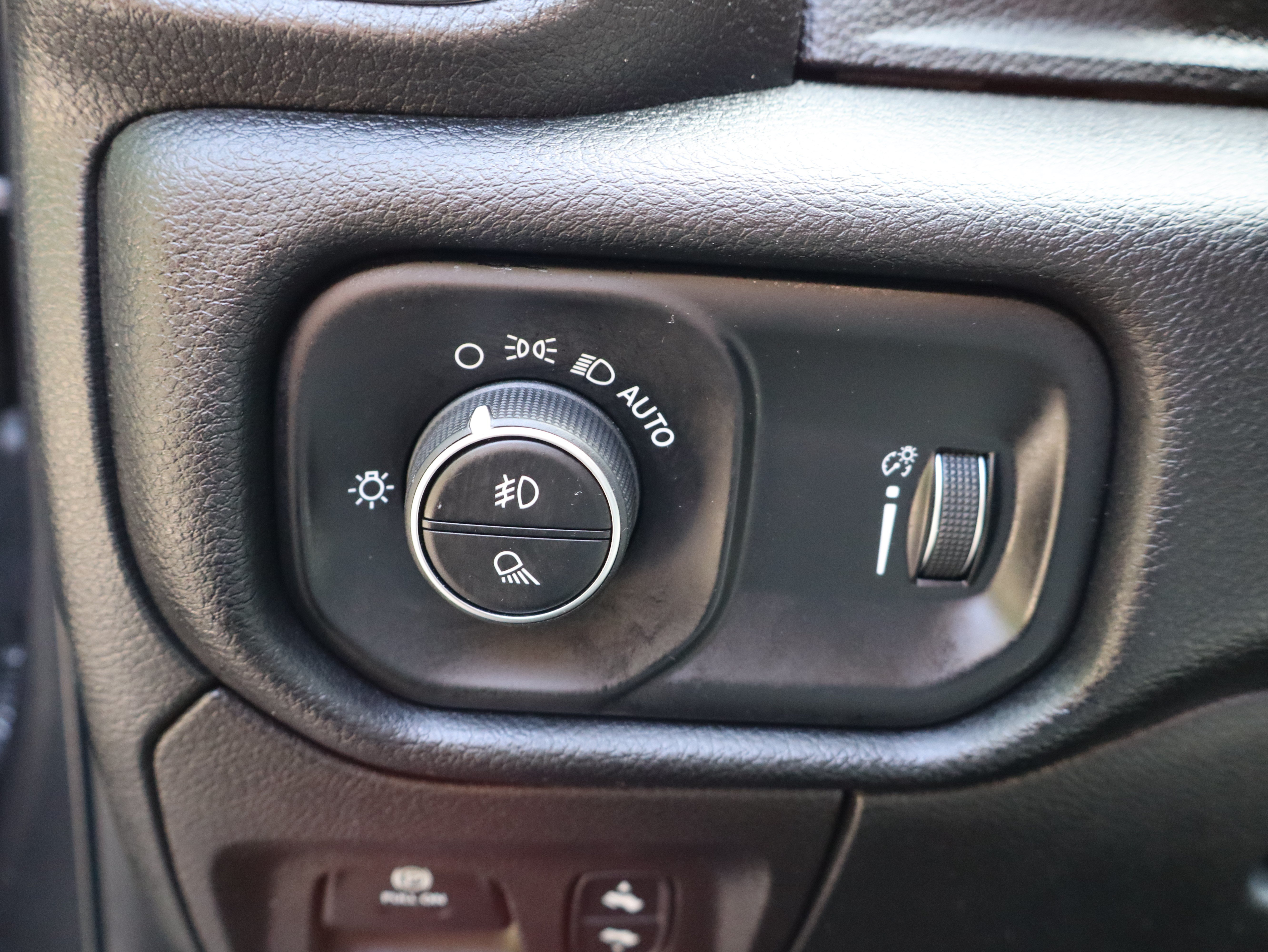 Used 2021 RAM 1500 Big Horn RWD image 25