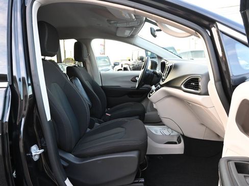 Used 2021 Chrysler Voyager LX FWD image 34