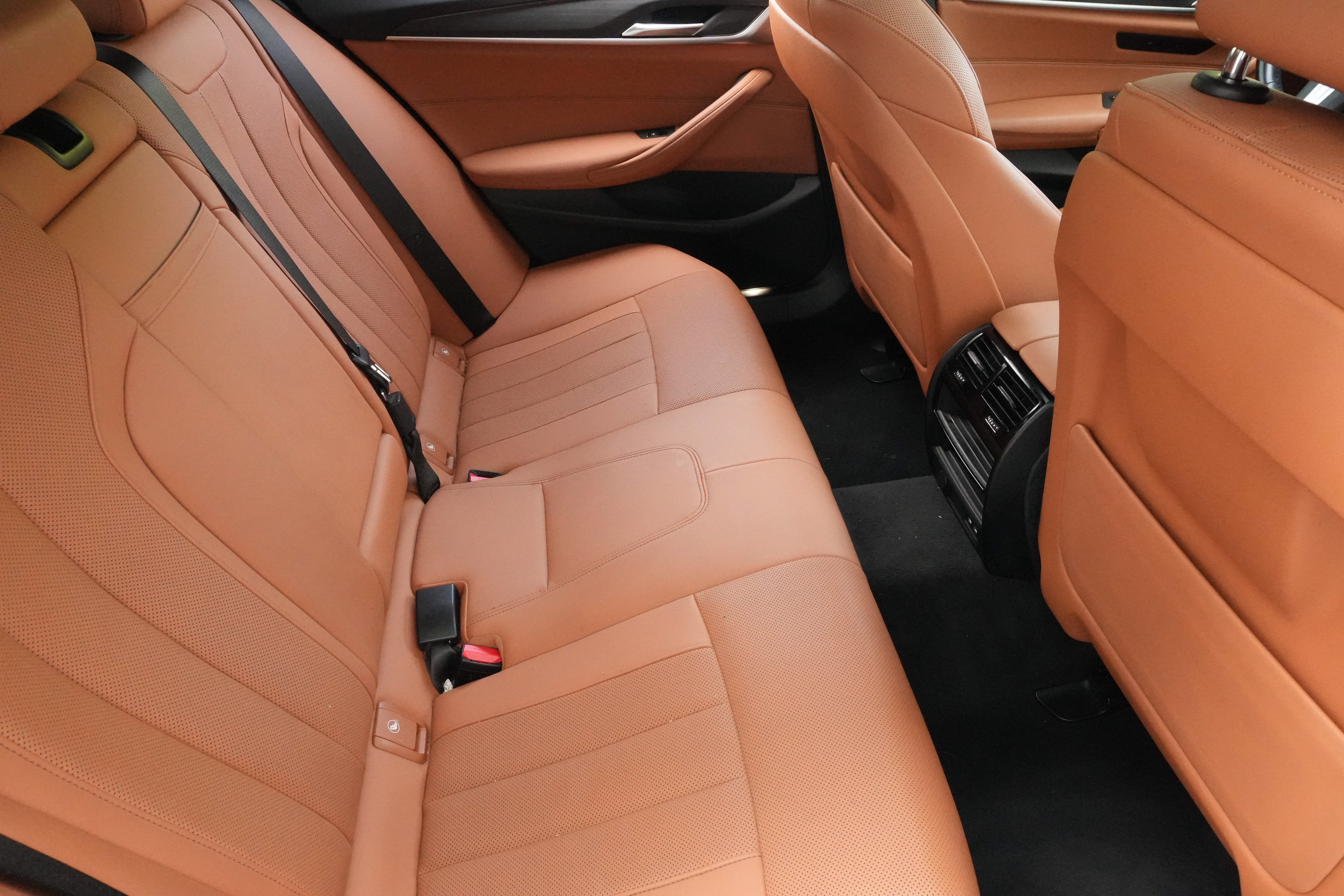 Certified 2023 BMW 540i w/ M Sport Package RWD image 32