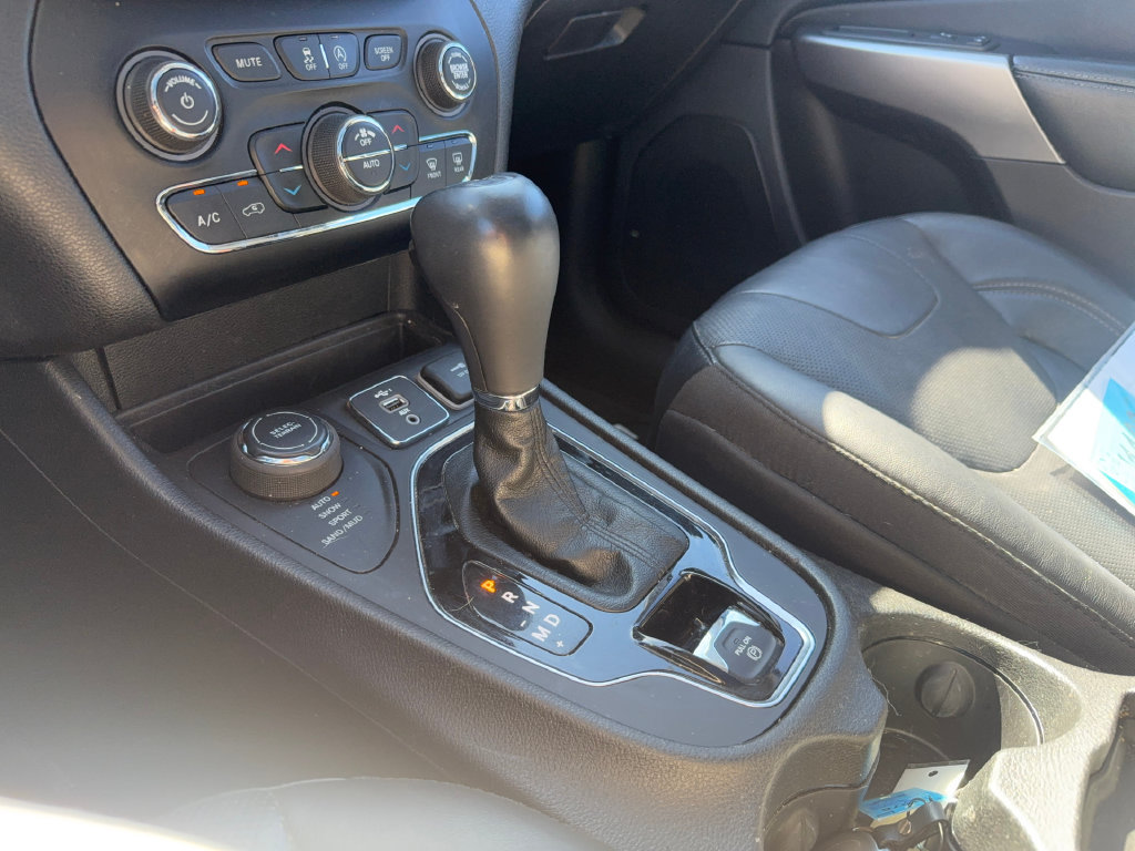Used 2021 Jeep Cherokee Limited AWD/4WD image 23