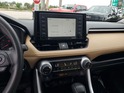 Used 2022 Toyota RAV4 XLE w/ Convenience Package image 22