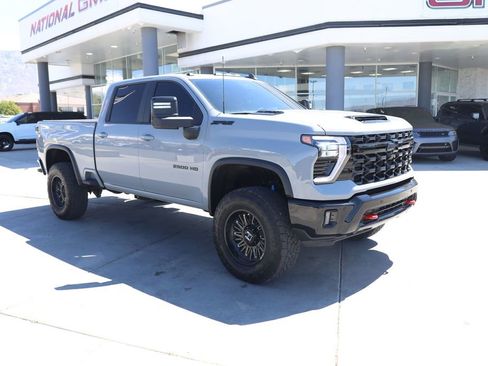 Used 2025 Chevrolet Silverado 2500 ZR2 w/ Technology Package AWD/4WD image 8