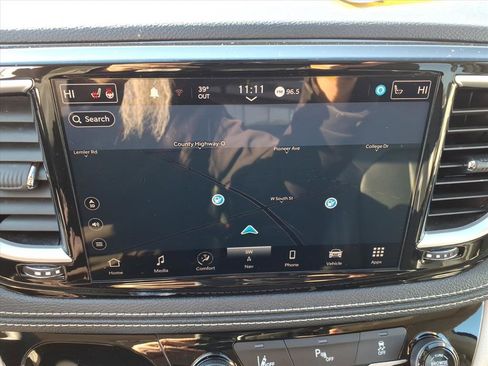 Used 2024 Chrysler Pacifica Limited image 18