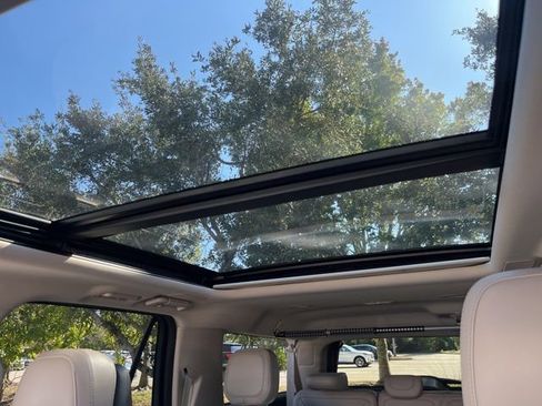 Used 2023 Lincoln Navigator L Reserve image 23