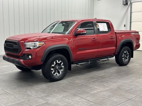 Used 2017 Toyota Tacoma TRD Off-Road w/ Premium & Technology Package image 5