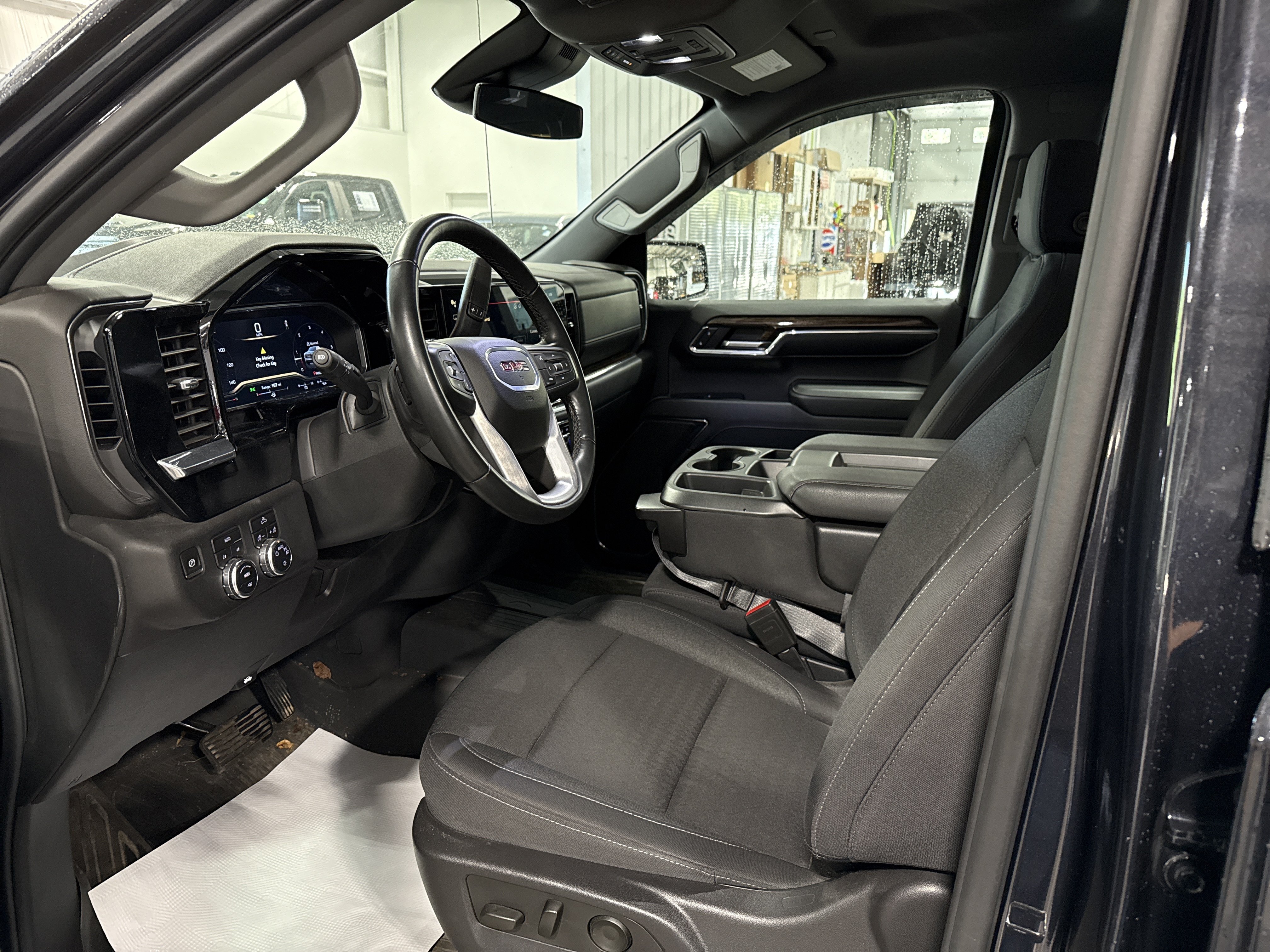 Used 2024 GMC Sierra 1500 SLE w/ Preferred Package AWD/4WD image 7