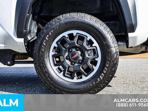 Used 2024 Toyota Tacoma TRD Off-Road image 17