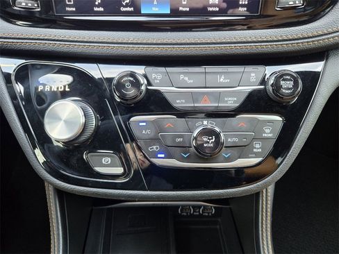 Used 2021 Chrysler Pacifica Pinnacle image 17