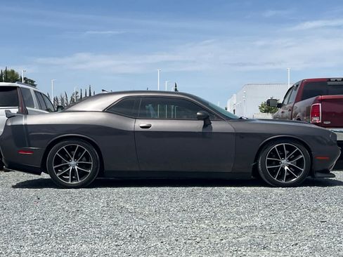 Used 2016 Dodge Challenger R/T Scat Pack w/ Leather Interior Group RWD image 9