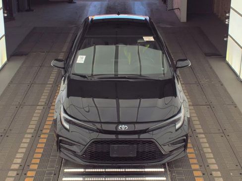 Used 2024 Toyota Corolla SE FWD image 2