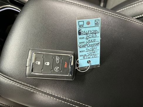 Used 2023 Jeep Grand Cherokee L Laredo AWD/4WD image 12