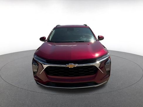 Used 2025 Chevrolet Trax LT w/ LT Convenience Package FWD image 4
