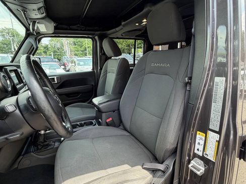 Used 2019 Jeep Wrangler Unlimited Sahara w/ Cold Weather Group AWD/4WD image 10