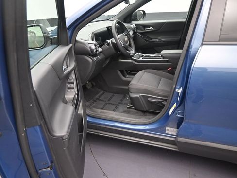 Used 2025 Chevrolet Equinox LT FWD image 11