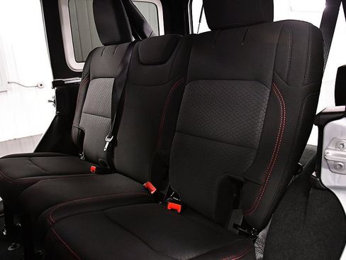 Used 2022 Jeep Wrangler Unlimited Rubicon w/ Cold Weather Group image 27