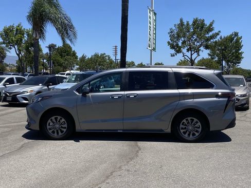 Certified 2026 Toyota Sienna XLE FWD image 2