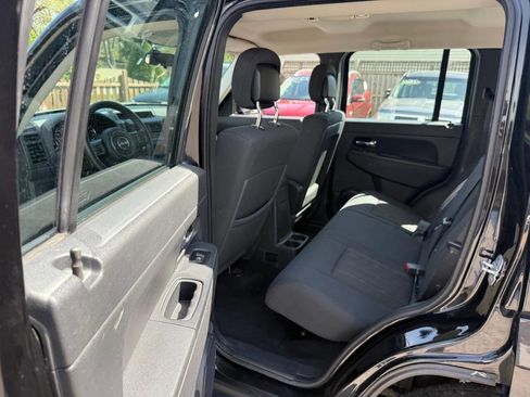 Used 2012 Jeep Liberty Sport image 9