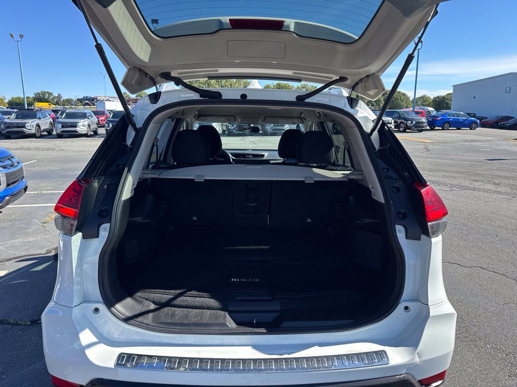 Used 2017 Nissan Rogue S w/ S Appearance Package AWD/4WD image 12