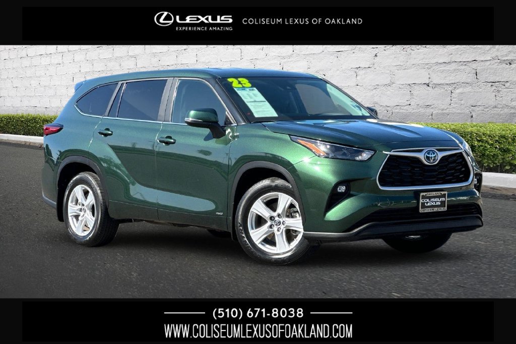 Used 2023 Toyota Highlander LE AWD/4WD image 1