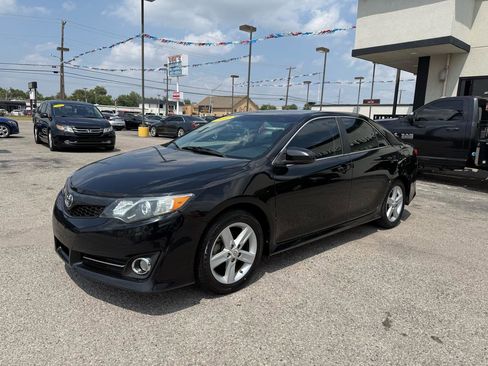 Used 2012 Toyota Camry SE FWD image 2