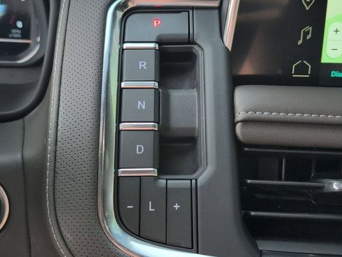 Certified 2024 GMC Yukon SLT w/ SLT Luxury Package image 22