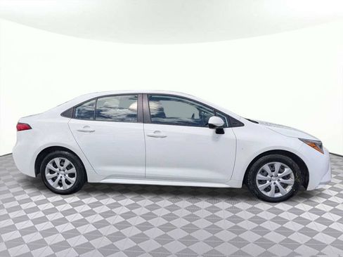 Used 2025 Toyota Corolla LE FWD image 2