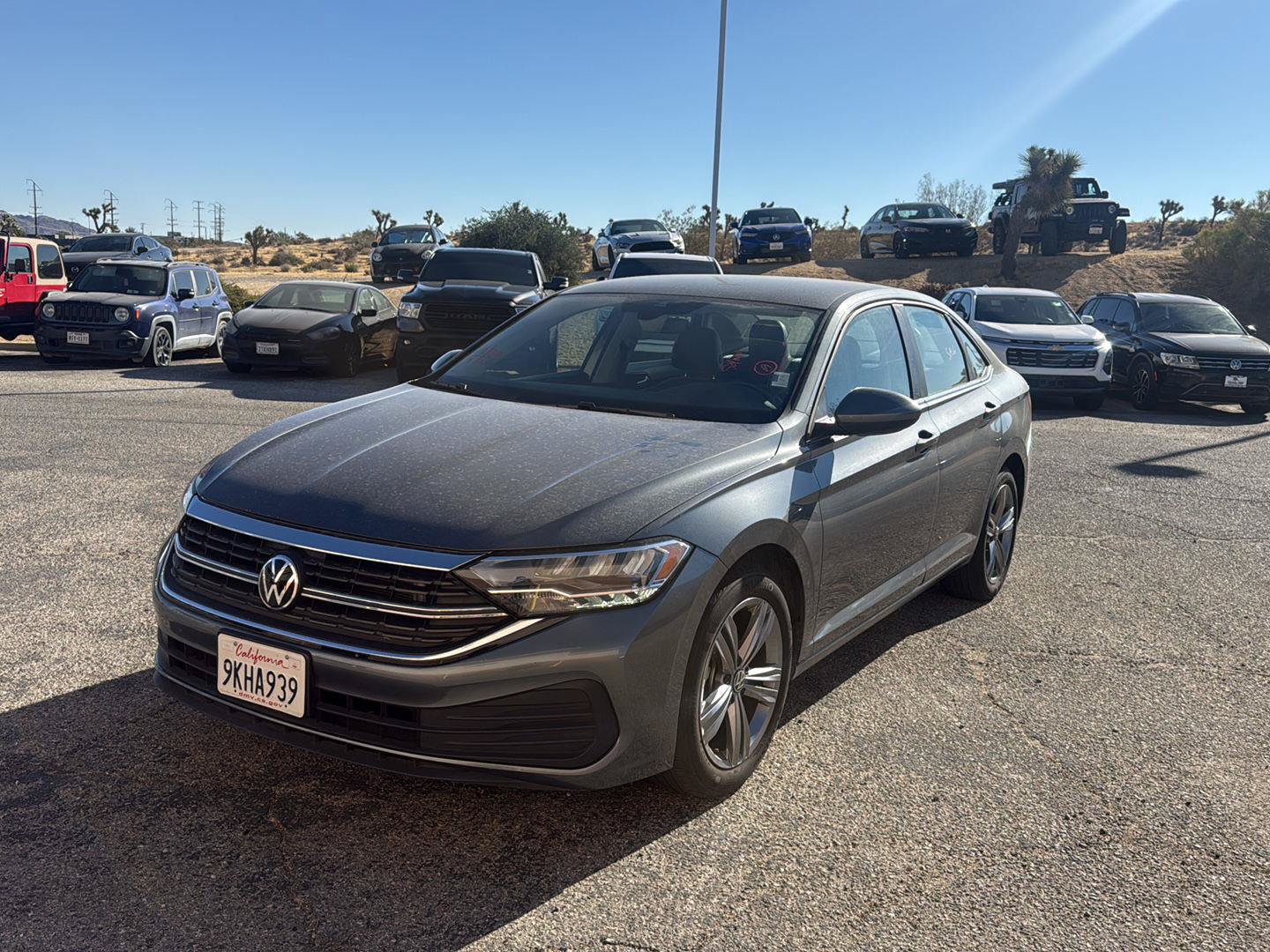 Used 2024 Volkswagen Jetta SE FWD image 2