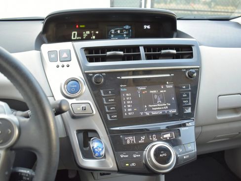Used 2015 Toyota Prius V Four FWD image 19