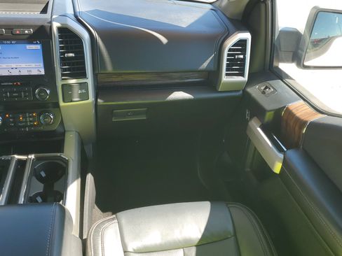 Used 2019 Ford F150 Lariat image 16