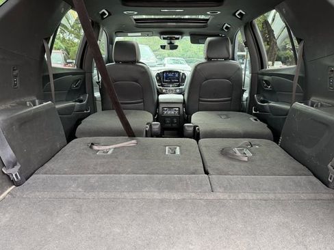 Used 2022 Chevrolet Traverse Premier FWD image 15