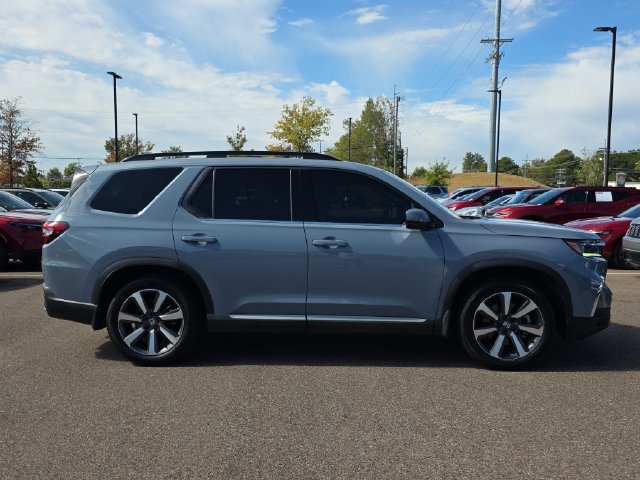 Certified 2024 Honda Pilot Touring image 2