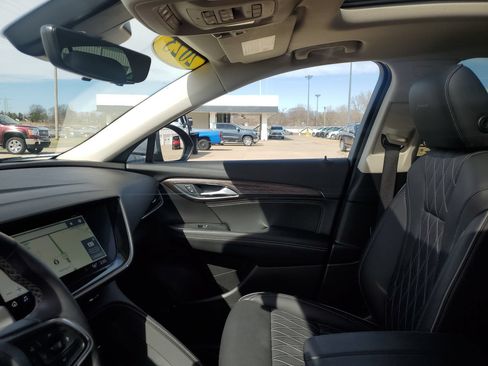 Used 2023 Buick Envision Avenir AWD/4WD image 28