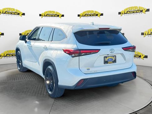Used 2021 Toyota Highlander L FWD image 3