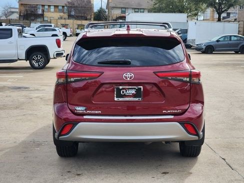 Used 2021 Toyota Highlander Platinum image 14