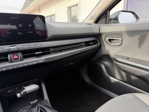 Used 2025 Kia K4 LXS image 36