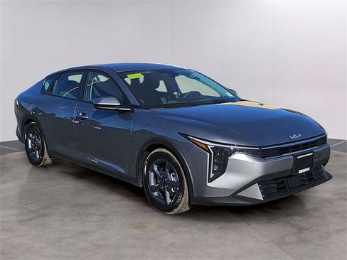 Certified 2025 Kia K4 LXS image 3