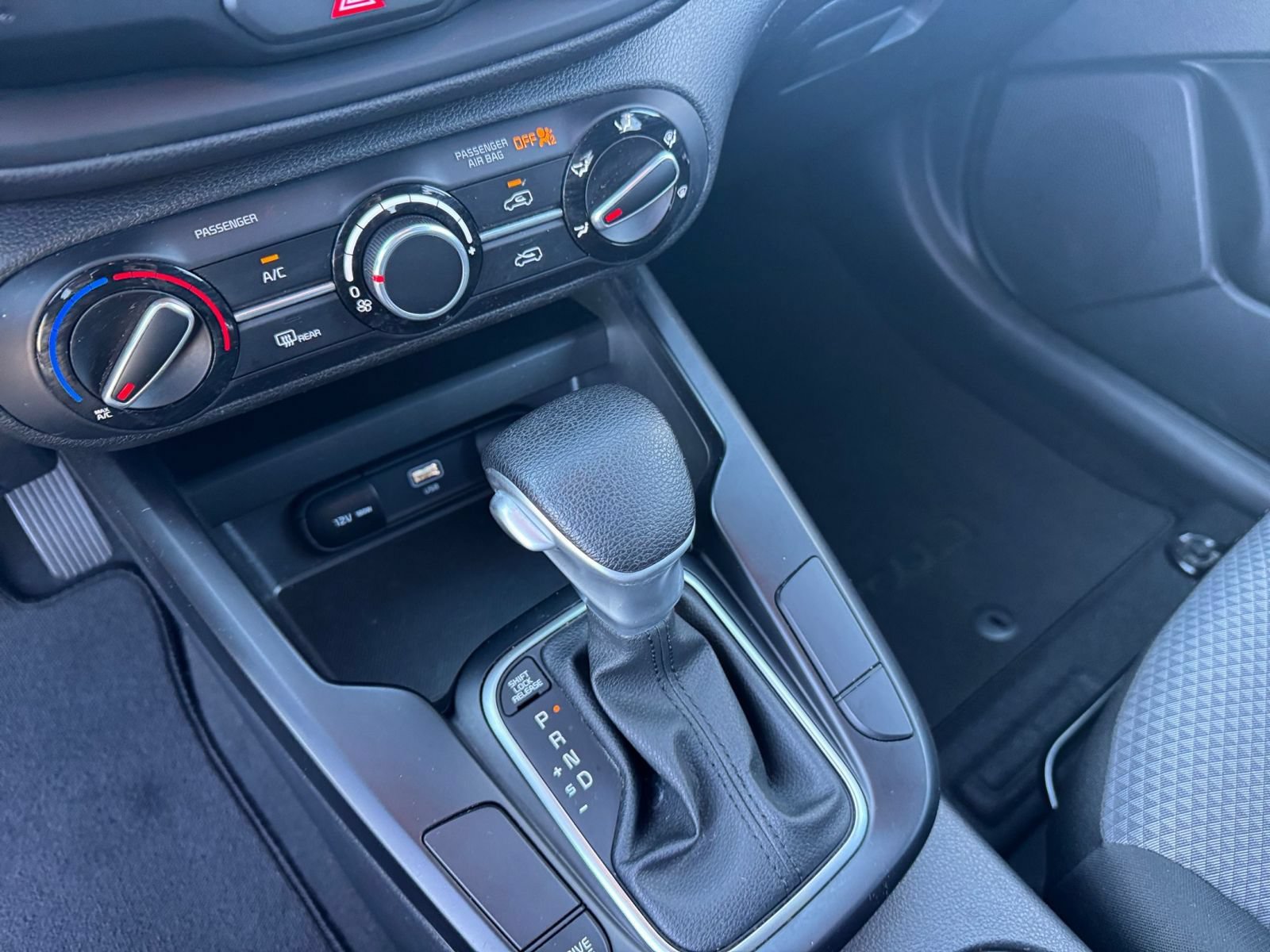 Used 2025 Kia Soul LX w/ LX Technology Package FWD image 38