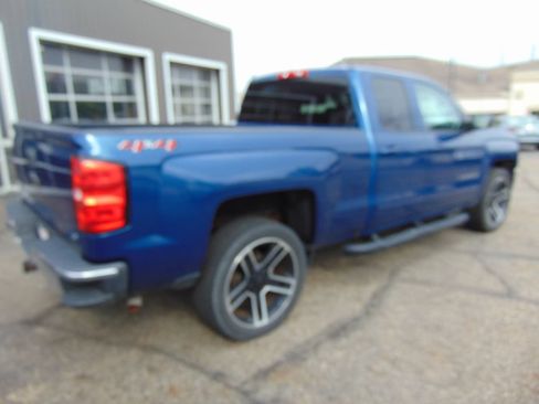 Used 2019 Chevrolet Silverado 1500 LT w/ LPO, Black Pack AWD/4WD image 8