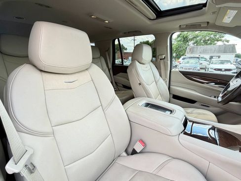Used 2017 Cadillac Escalade Luxury AWD/4WD image 59