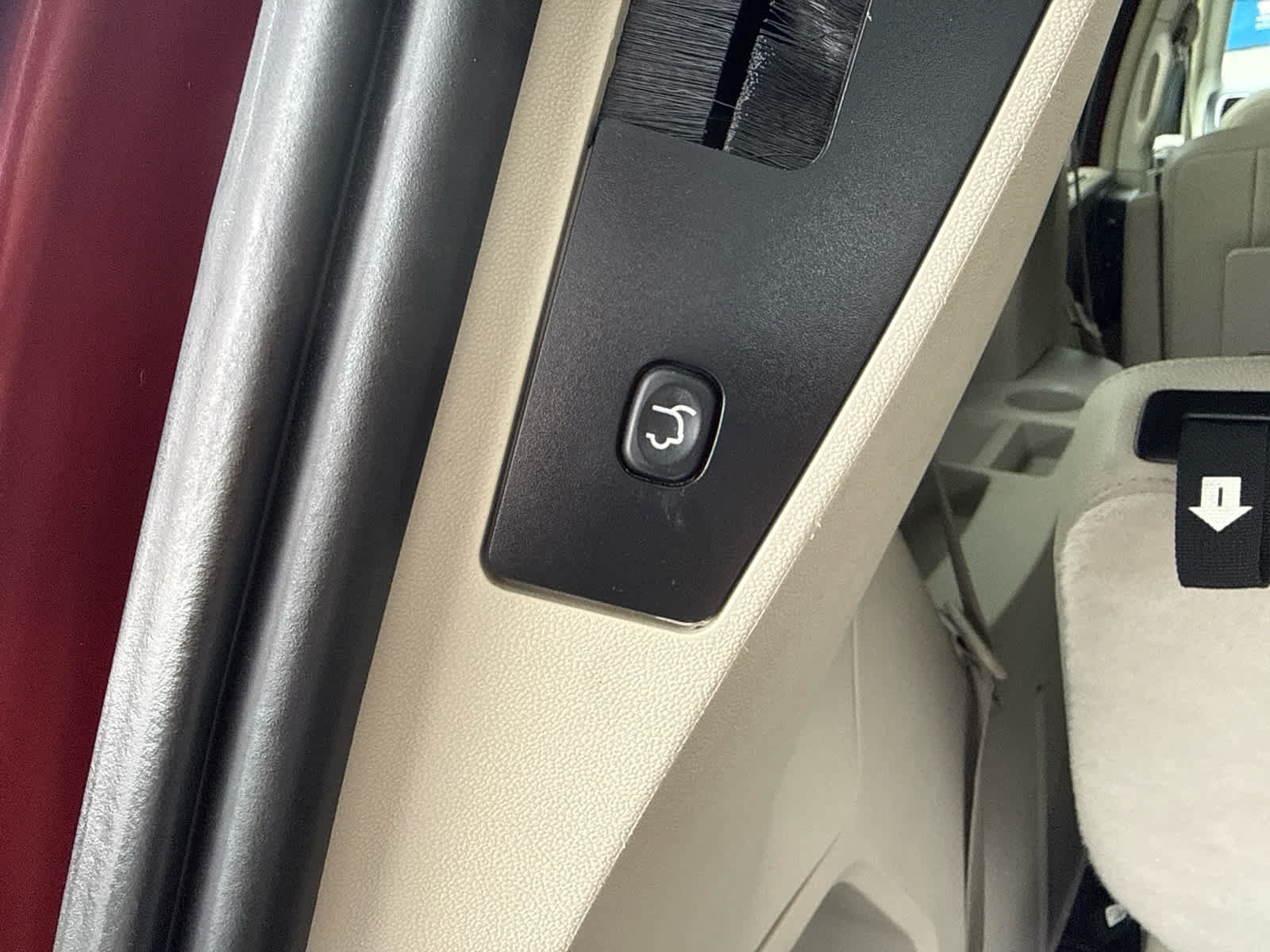 Used 2015 Chrysler Town & Country Touring-L w/ Driver Convenience Group FWD image 19