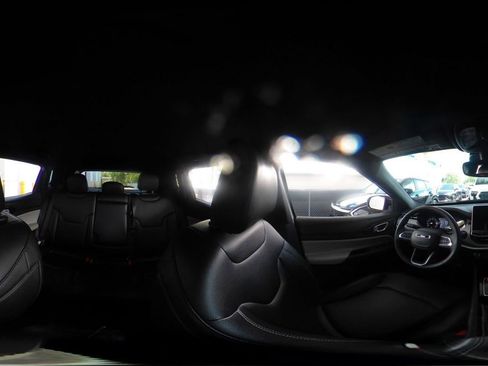 Used 2025 Jeep Compass Limited image 42