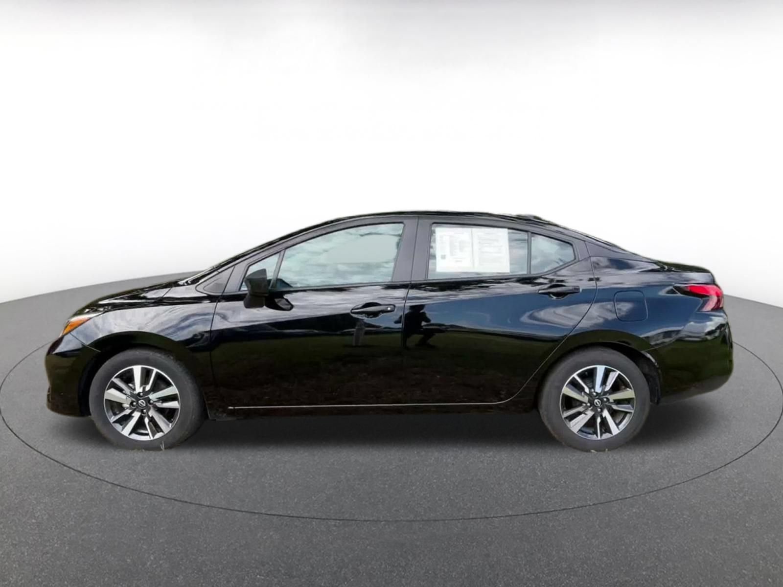 Used 2025 Nissan Versa SV FWD image 8