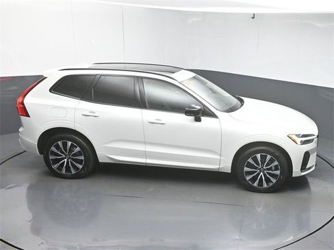 Used 2024 Volvo XC60 B5 Core image 50