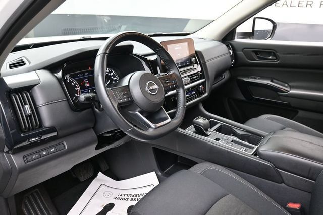 Used 2025 Nissan Pathfinder SV FWD image 14
