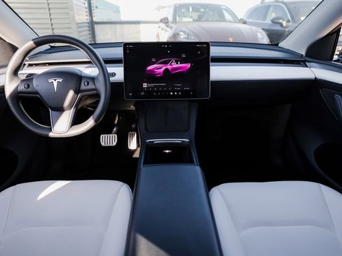 Used 2023 Tesla Model Y Performance image 24